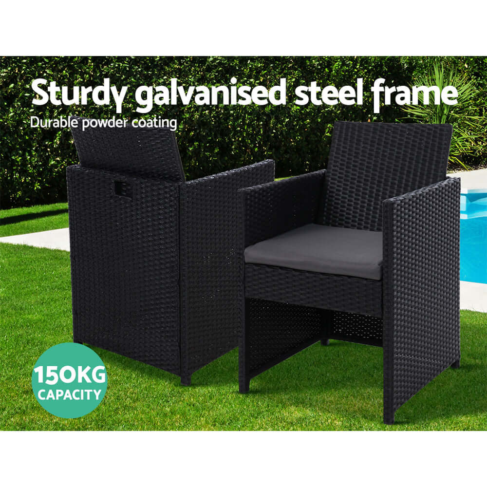 Sturdy outdoor chair with galvanised steel frame and cushion, durable powder coating, 150kg capacity.