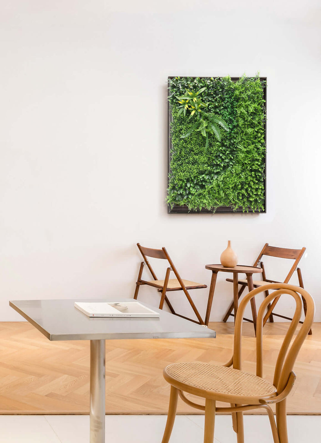 Affordable 1SQM artificial plant wall decor, featuring lush green foliage, enhancing modern interior design aesthetics.