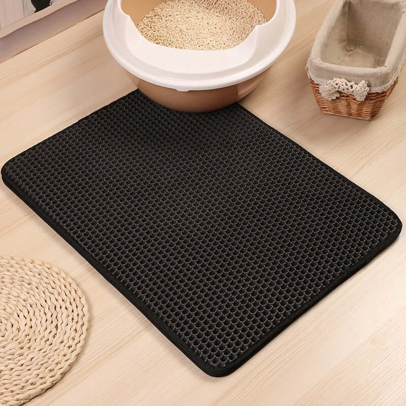 YES4PETS double layer cat litter trap mat in black, designed to reduce litter scatter and keep paws clean under litter tray.