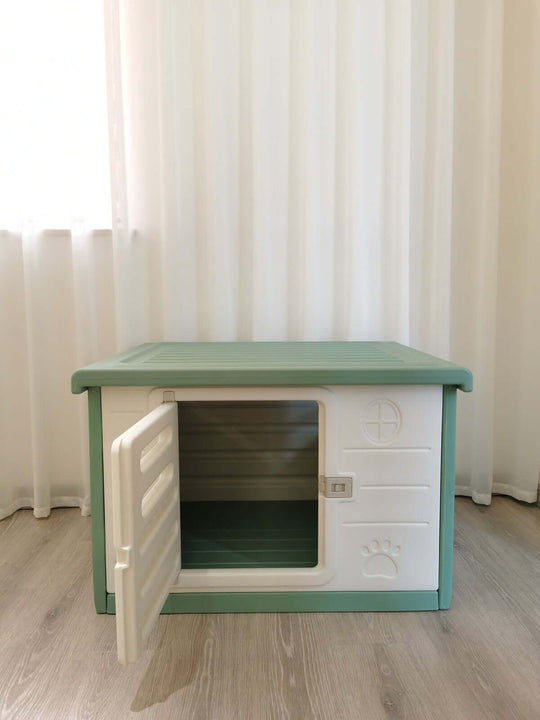 YES4PETS Medium Plastic Pet House in green with an open door, designed for comfort and ventilation for dogs and cats.