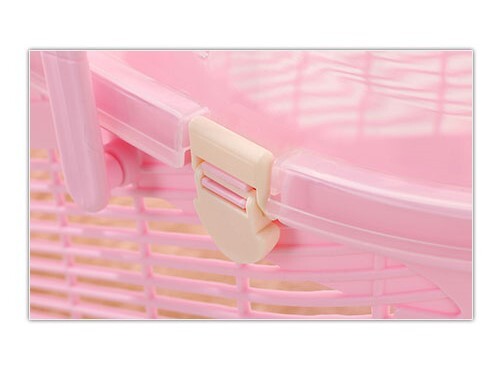 Close-up of the secure clasp on a YES4PETS pink pet carrier showcasing its quality design and durable materials.