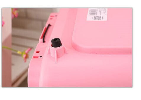 Close-up of YES4PETS pink portable pet carrier showing locking mechanism for secure travel.