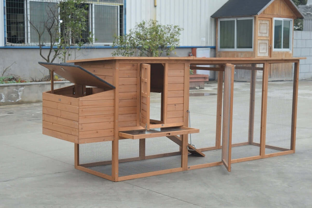 YES4PETS XXL Chicken Coop with external nest box and sliding door for easy access and cleaning.