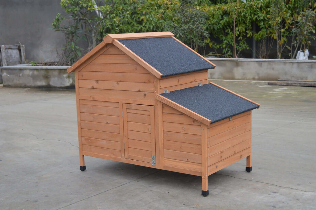 Affordable brown chicken coop rabbit hutch with asphalt roof for 6 chickens, featuring easy-clean tray.