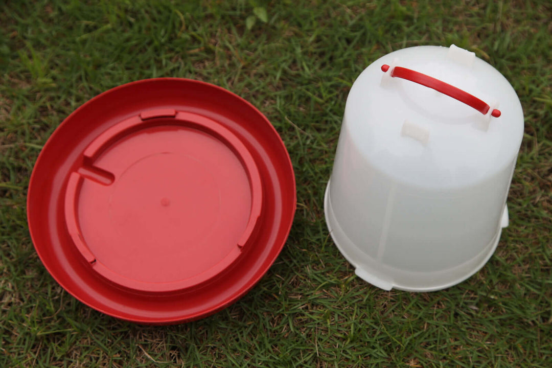 YES4PETS poultry water drinker and seed feeder set in red and white, affordable quality for birds, perfect for DIY enthusiasts.