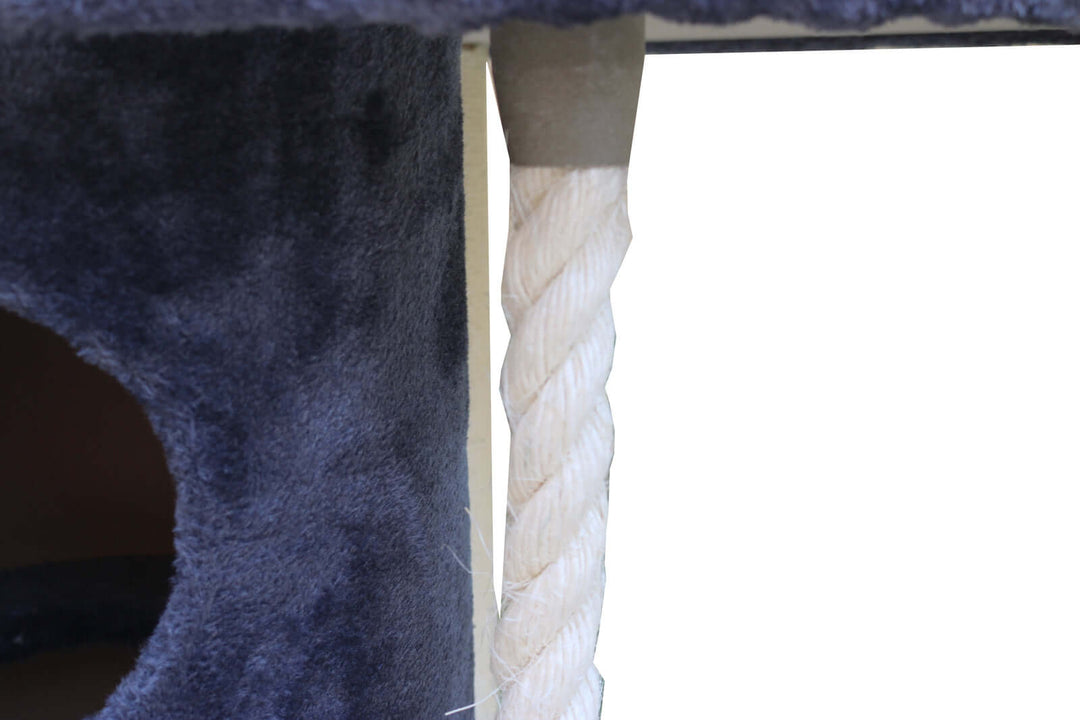 Close-up of the durable sisal rope on a grey cat scratching post, ideal for scratching and climbing.