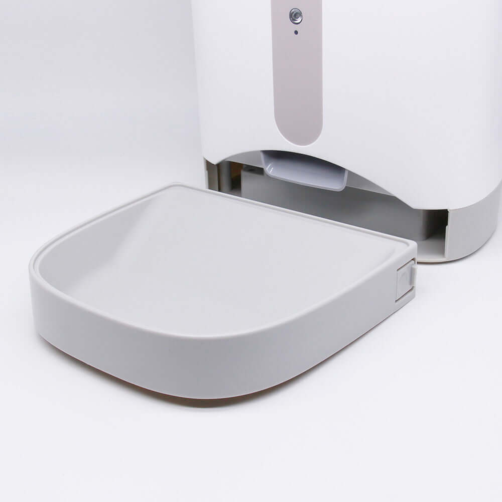 Close-up of a smart automatic pet feeder with a detachable feeding tray, designed for dogs, cats, and rabbits.