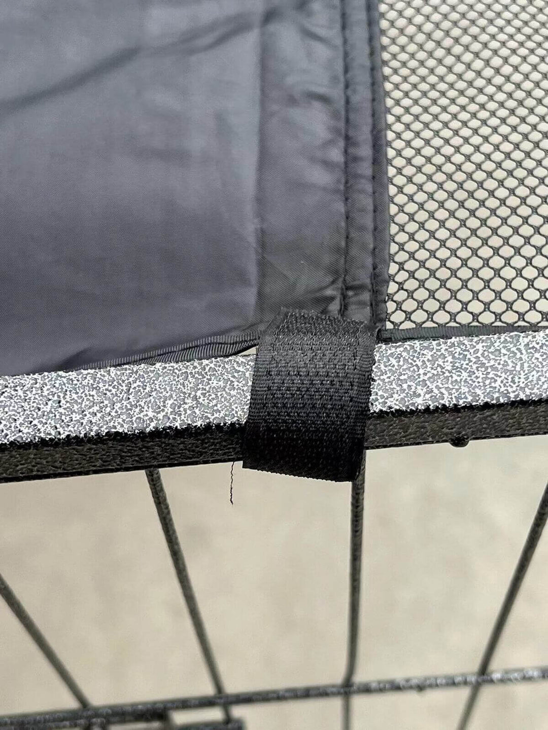 Close-up of the YES4PETS playpen's cover attachment strap, showcasing its heavy-duty design and quality materials.