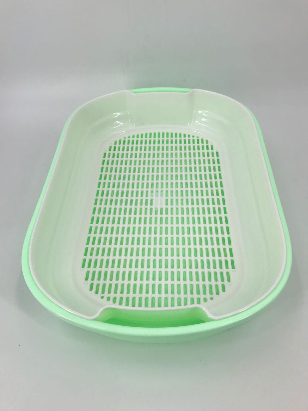 YES4PETS green portable cat toilet tray with grid design for easy waste removal and minimal mess.