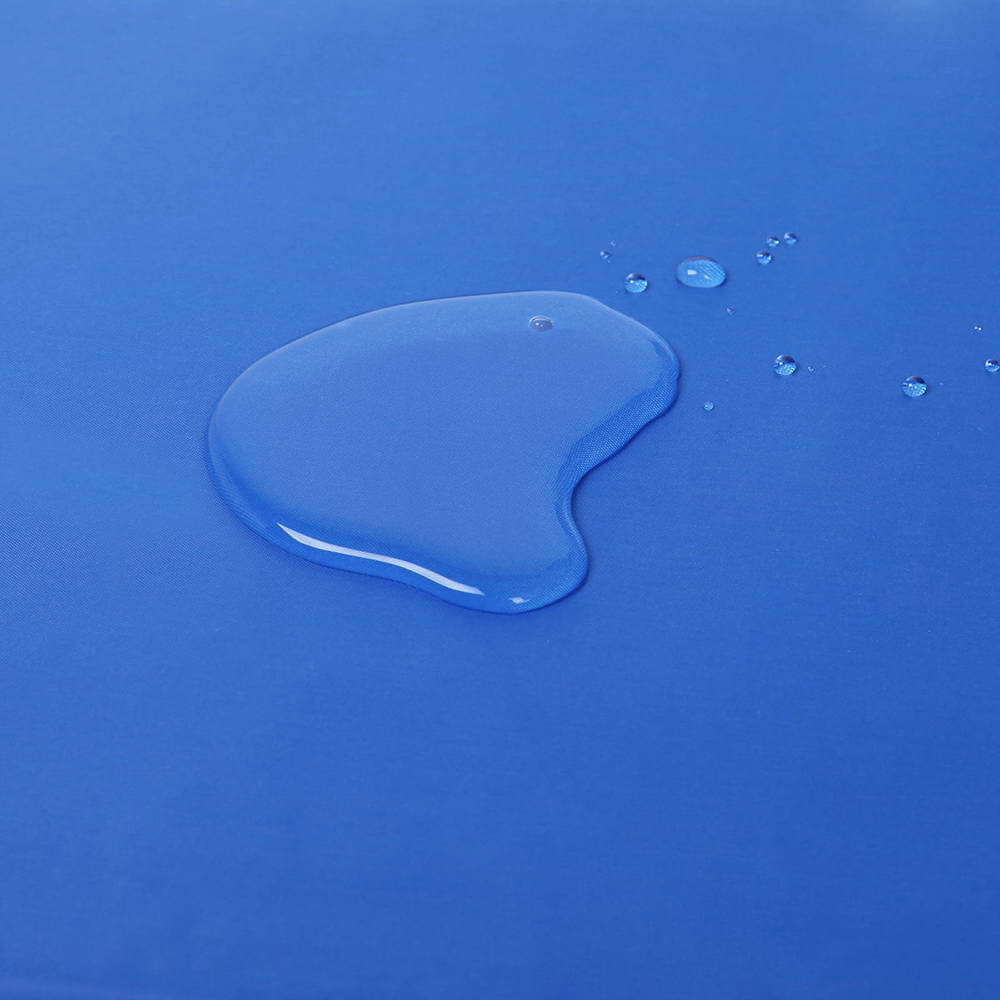 Close-up of water droplets on a blue cooling pad, highlighting its non-toxic and easy-to-clean surface.