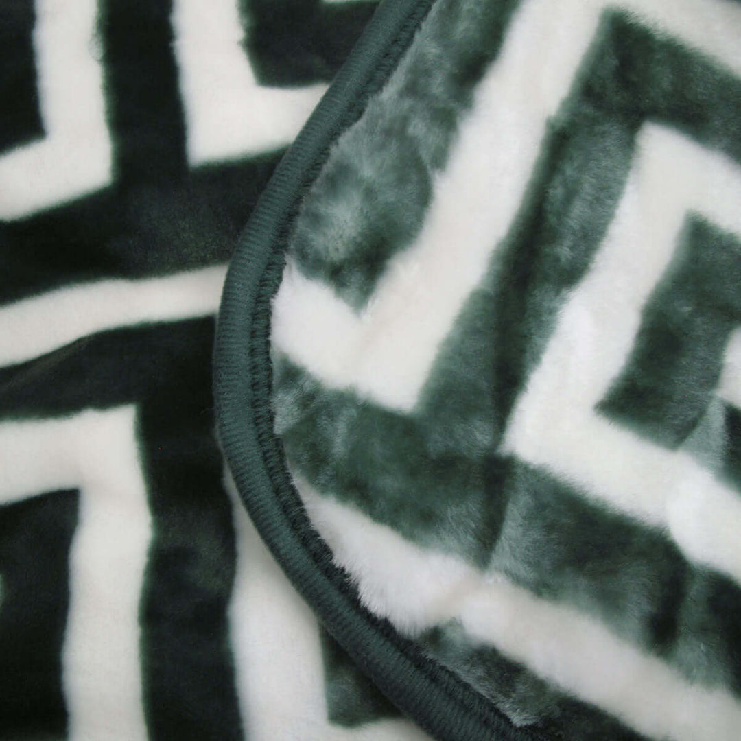 _label_, DSZ Product, feed-cond-new, feed-sl-free shipping, free-shippingBloomington 800Gsm Greek Key Green Winter Premium Quality 1 Ply Mink Blanket Queen - Premium Home & Garden > Bedding > Blankets & Throws from Bloomington ! Shop Online Buy Now at S & D's Value Store Family Business Best Customer Service_label_, DSZ Product, feed-cond-new, feed-sl-free shipping, free-shipping