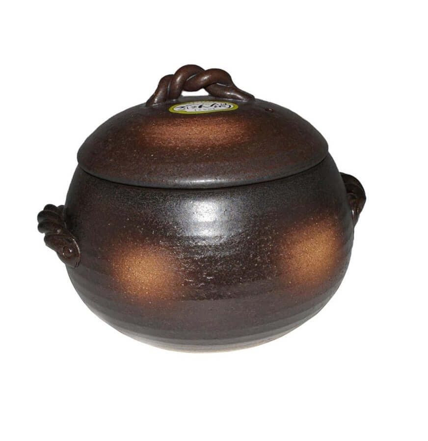 Japanese brown donabe clay pot with a braided handle, 2.4L capacity, perfect for traditional hot pot cooking.