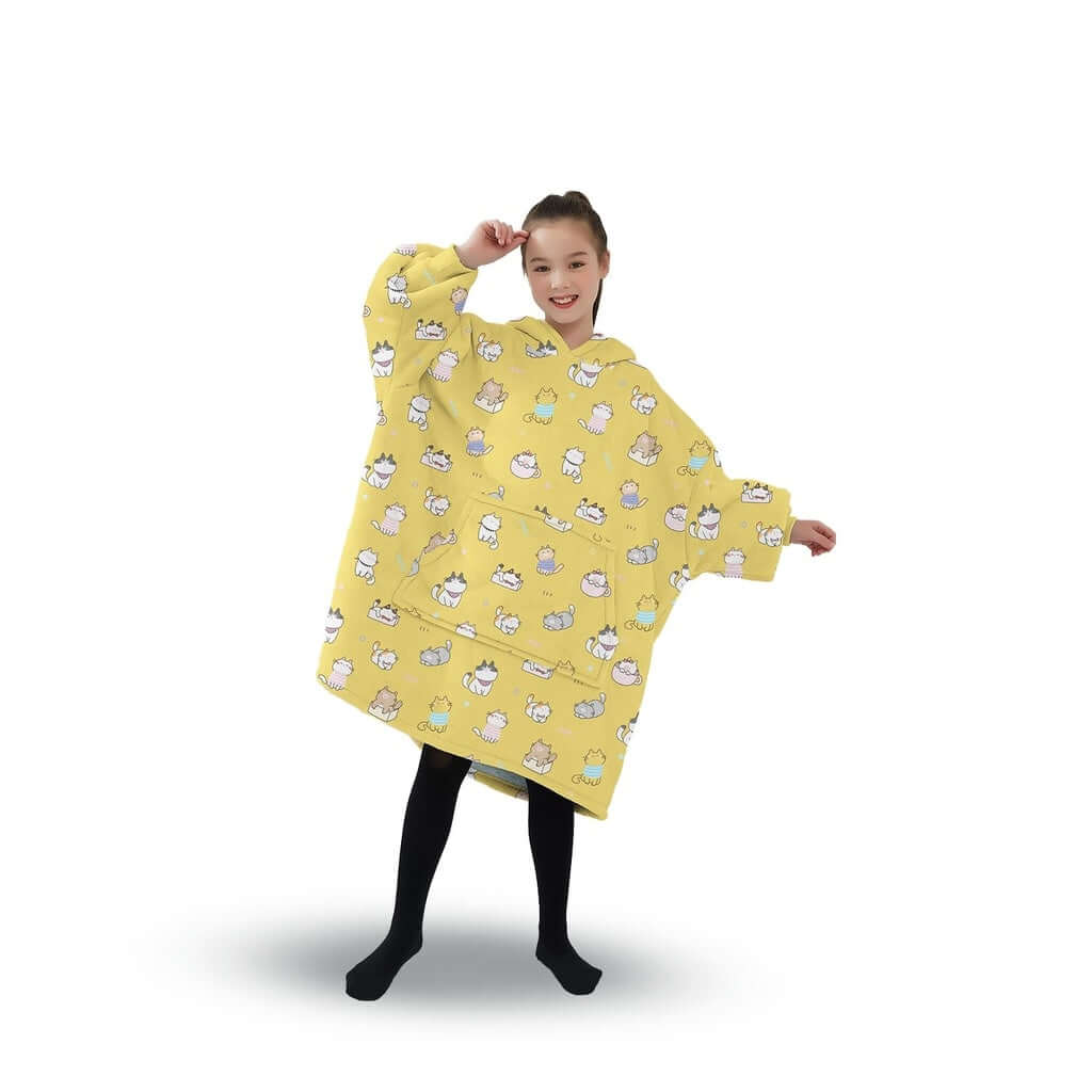 GOMINIMO Kids Cat hoodie blanket in yellow, showcasing comfy double layers and large pockets for warmth and convenience.