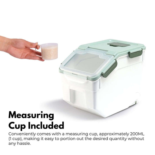 GOMINIMO green food storage container with included measuring cup for precise pet food or rice portions.